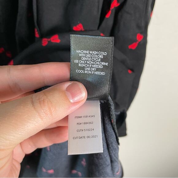 Torrid Red Bow Print Rayon Twill Tie Neck Peasant Top 3X NWT Tossed Bows - Picture 12 of 14